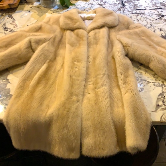 Saga Mink Fur 3/4 length - Picture 2 of 4